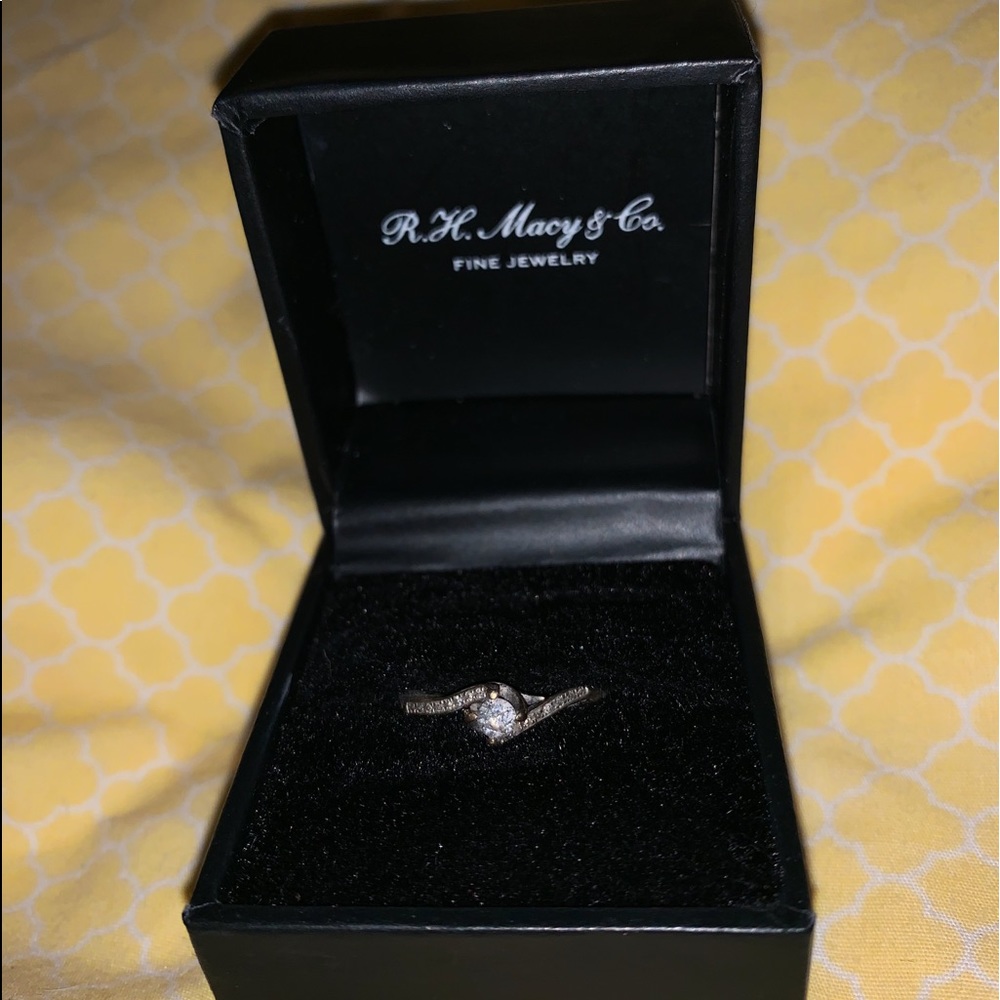 Diamond Ring - Size 7 - 1/4 CTTW